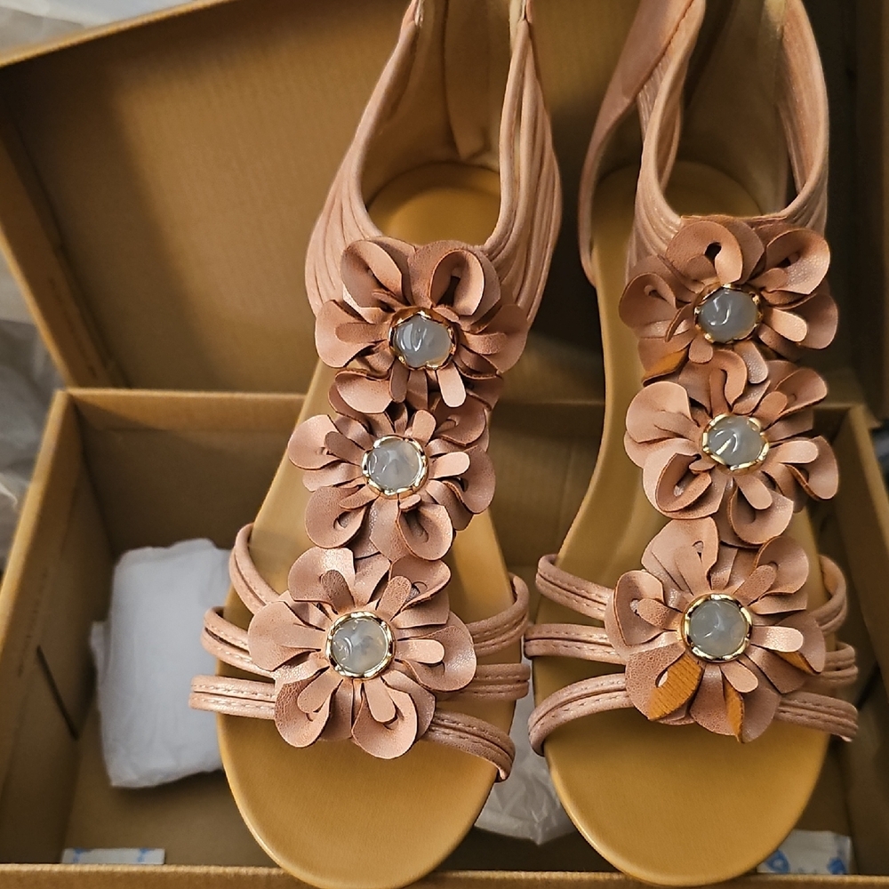 Elegant Floral Blush Wedge Sandals - Picture 2 of 6